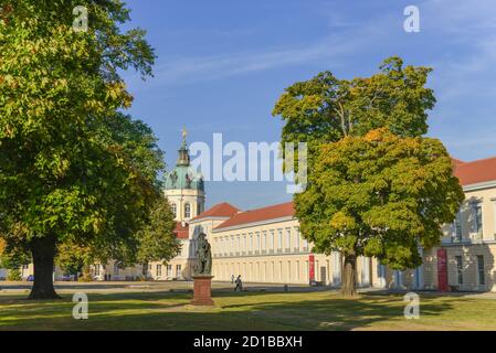 Statua di Friedrich il tallness, nuova ala, il castello di Charlottenburg, chip durata dam, Charlottenburg di Berlino, Germania, Standbild Friedrich Der Grosse, Ne Foto Stock