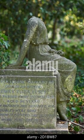 cimitero di abbney park nel cimitero nord di londra, pietra tombale Foto Stock