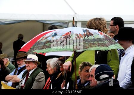 Ombrello per una giornata piovosa Parasole per una giornata di sole Foto Stock