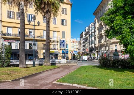 Vista dal parco le Jardin Albert in direzione di Suede Avenue e la nuova sezione turistica di Nizza Francia, lungo la Riviera francese. Foto Stock