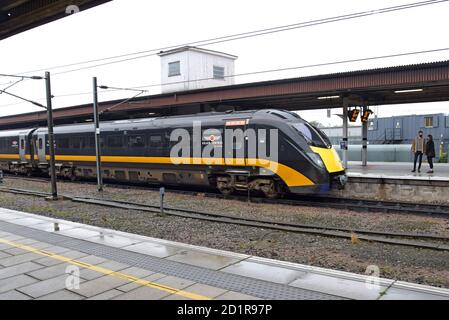 Grand Centra Railway Adelante Class 180 "William Shakespear" si trova al binario della stazione ferroviaria di York. Settembre 2020 Foto Stock