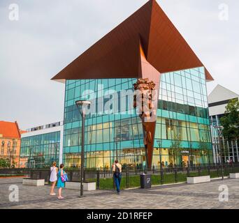 GDANSK / POLONIA - 4 AGOSTO 2018: Forum Gdansk - un moderno centro commerciale e di intrattenimento Foto Stock