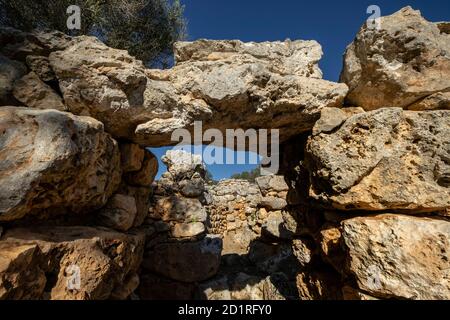 Habitaciones rettangulares, conjunto prehistórico de Capocorb Vell, princippios del primer milenio a. C. (Edad de Hierro), Monumento Histórico Artísti Foto Stock