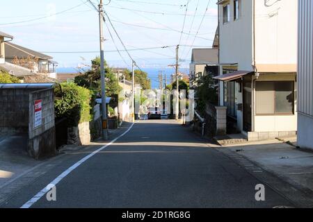 Alloggi vuoti o zone residenziali intorno a Beppu, Oita, Giappone. Preso nel novembre 2019. Foto Stock
