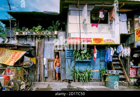 Alloggio di slum nella città di Shanty, Manila, Filippine Foto Stock