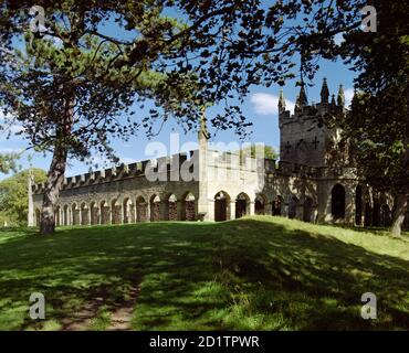 BISHOP AUCKLAND DEER HOUSE, Auckland Castle Park, Durham. Vista esterna. L'eyecatcher di Revival Gotico fu costruito nel 1760. Foto Stock