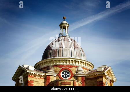 WREST PARK CASA E GIARDINI, Silsoe, Bedfordshire. Vista dettagliata del Thomas Archer Pavilion a cupola costruito in un design barocco nel 1709-11. Foto Stock