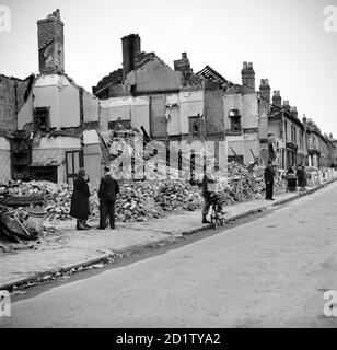 HIGHGATE ROAD, Sparkbrook, Birmingham, West Midlands. Danni da bomba fotografati da James Nelson, 29 luglio 1942. Foto Stock