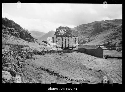 Vista esterna del Barn del XVII secolo, Herbs Crag, Martindale, Eden, Cumbria, UK. Foto Stock