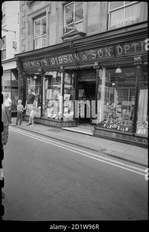 Una vista dettagliata del negozio di 'GIBSON & SON', un chimico e ottico a Hexham, che è stato rimosso nel 1978 prima di una possibile demolizione, e conservato nel Museo della Scienza di Londra. Foto Stock