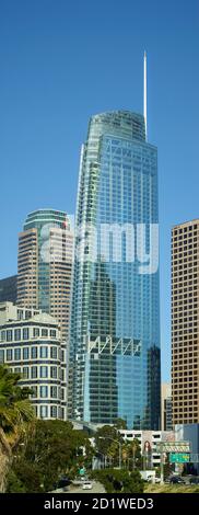 Facciata in vetro del Wilshire Grand Centre, un grattacielo di 73 piedi e 1,100 piani nel cuore di Los Angeles, California, USA. Costruzione completata 2017. Foto Stock