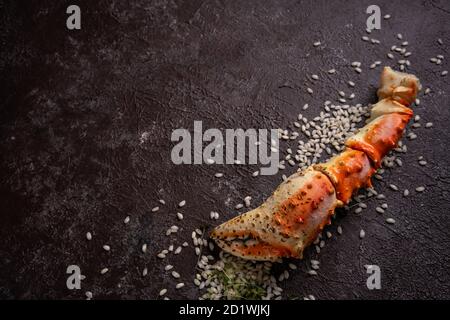 granchio di falanx su fondo di cibo marrone Foto Stock