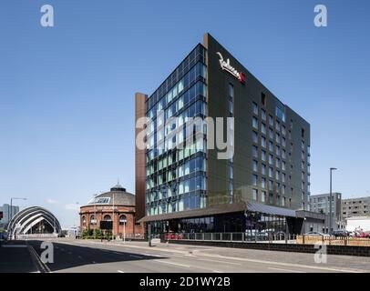Vista esterna del Radisson RED Hotel, Glasgow, Scozia, Regno Unito, con 174 camere. Foto Stock
