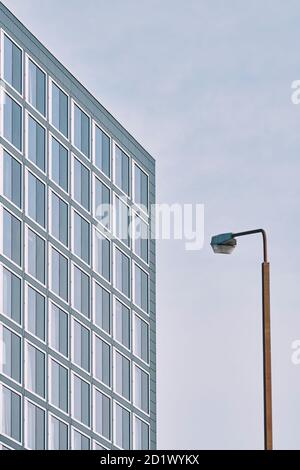 L'esterno del Centro Congressi di Stoccolma Waterfront, un complesso di edifici costituito da un edificio di uffici, il Radisson Blu Stockholm Waterfront Hotel. Completato nel gennaio 2011, Stoccolma, Svezia. Foto Stock