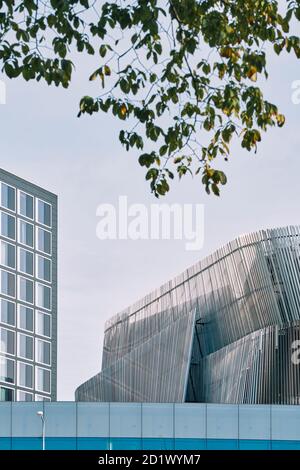 L'esterno del Centro Congressi di Stoccolma Waterfront, un complesso di edifici costituito da un edificio di uffici, il Radisson Blu Stockholm Waterfront Hotel. Completato nel gennaio 2011, Stoccolma, Svezia. Foto Stock