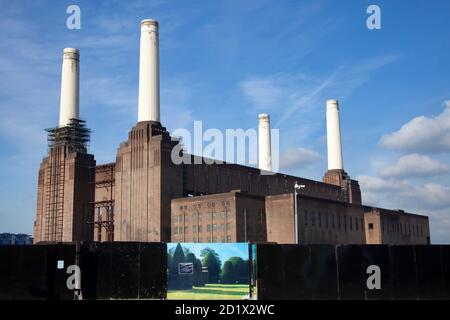 Londra, UK, 26 febbraio 2012 : Battersea Power Station edificio alimentato a carbone costruito nel 1935 ora smantellato e in via di sviluppo sulla banca del Foto Stock