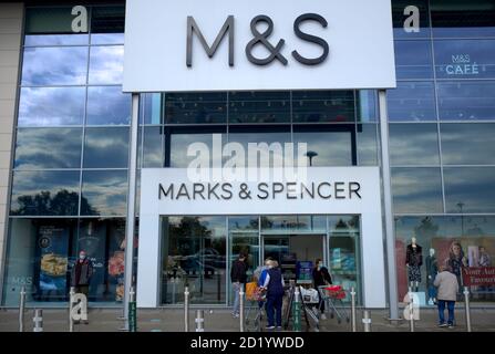 Un negozio Marks & Spencer nel parco al dettaglio A1, Biggleswade, Beds, Inghilterra Foto Stock