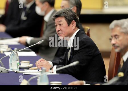 Tokyo, Giappone. 6 Ott 2020. Toshimitsu Motegi, ministro degli Esteri giapponese, interviene durante la riunione ministeriale quadrilatera sul dialogo sulla sicurezza (Quad) a Tokyo, Giappone, martedì 6 ottobre 2020. Credit: POOL/ZUMA Wire/Alamy Live News Foto Stock