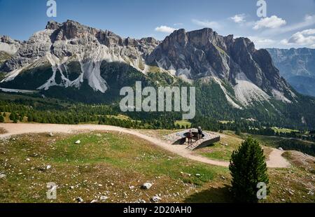 Piattaforma panoramica, la terrazza del patrimonio mondiale Mastlé a S. Cristina Val Gardena, Alto Adige, Italia Foto Stock