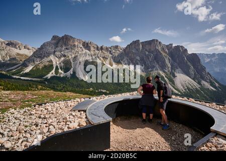 Piattaforma panoramica, la terrazza del patrimonio mondiale Mastlé a S. Cristina Val Gardena, Alto Adige, Italia Foto Stock