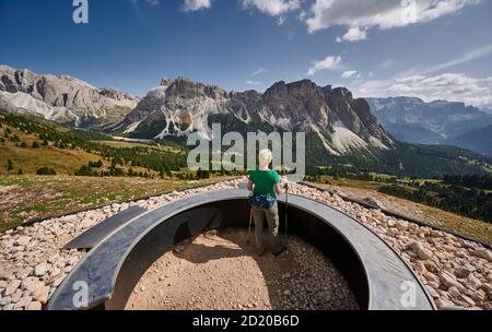 Piattaforma panoramica, la terrazza del patrimonio mondiale Mastlé a S. Cristina Val Gardena, Alto Adige, Italia Foto Stock