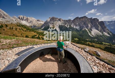 Piattaforma panoramica, la terrazza del patrimonio mondiale Mastlé a S. Cristina Val Gardena, Alto Adige, Italia Foto Stock