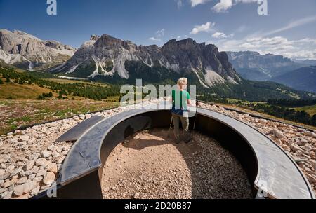 Piattaforma panoramica, la terrazza del patrimonio mondiale Mastlé a S. Cristina Val Gardena, Alto Adige, Italia Foto Stock