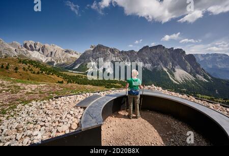 Piattaforma panoramica, la terrazza del patrimonio mondiale Mastlé a S. Cristina Val Gardena, Alto Adige, Italia Foto Stock