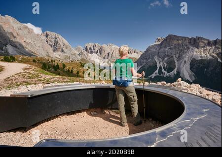 Piattaforma panoramica, la terrazza del patrimonio mondiale Mastlé a S. Cristina Val Gardena, Alto Adige, Italia Foto Stock