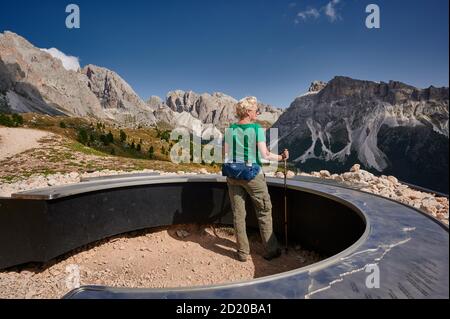 Piattaforma panoramica, la terrazza del patrimonio mondiale Mastlé a S. Cristina Val Gardena, Alto Adige, Italia Foto Stock