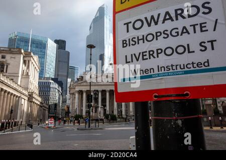 Un Quiet Bank Junction che domina Bank of England e Royal Exchange come secondo coronavirus minaccia l'economia del Regno Unito, Londra, Inghilterra, Regno Unito Foto Stock