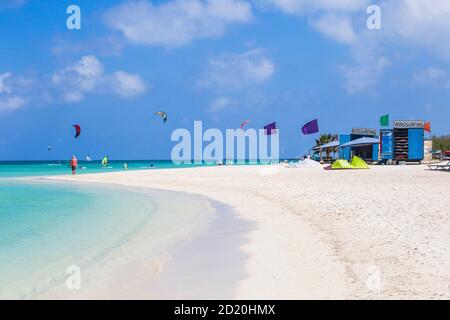 Caraibi, Antille olandesi, Aruba, spiaggia di Hadicurari, windsurf e kitesuf Foto Stock