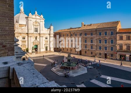 Italia Marche Loreto - Piazza della Madonna - la Basilica Foto Stock