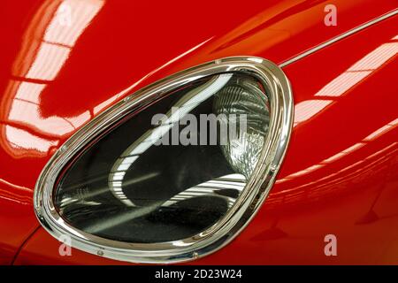 Faro anteriore e-Type MkII Jaguar e-Type e dettaglio ala, Museo dell'automobile di sud, Otaihanga, Isola del Nord, Nuova Zelanda. Foto Stock