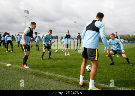 Formazione Phil Foden con MCFC AcademyMCFC Academy MCFC u18 Foto Stock