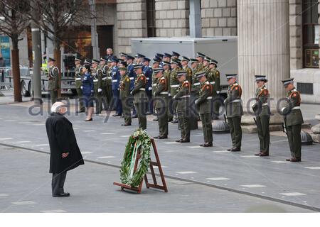 il presidente irlandese, Michael D. Higgins, partecipa alle cerimonie di commemorazione del Rising di Pasqua a Dublino. Foto Stock