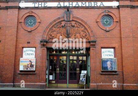 Il cinema Alhambra nella città mercato Cumbria di Keswick. Costruito nel 1913 e aperto il 22 gennaio 2014, è in funzione da oltre 100 anni! Foto Stock