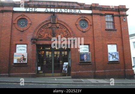 Il cinema Alhambra nella città mercato Cumbria di Keswick. Costruito nel 1913 e aperto il 22 gennaio 2014, è in funzione da oltre 100 anni! Foto Stock