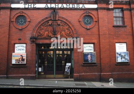 Il cinema Alhambra nella città mercato Cumbria di Keswick. Costruito nel 1913 e aperto il 22 gennaio 2014, è in funzione da oltre 100 anni! Foto Stock