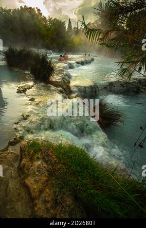 Cascate del Mulino, piscine naturali di acqua termale. Saturnia, Grosseto, Toscana, Italia, Europa Foto Stock