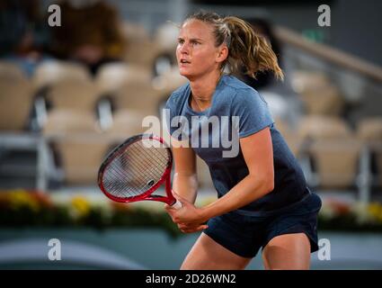 iona ferro di Francia in azione contro Sofia Kenin degli Stati Uniti durante il quarto round al Roland Garros 2020, Grand Slam Tennis Tourname Foto Stock