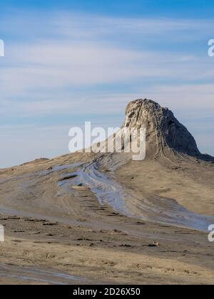 eruzioni di fango e gas nella riserva di vulcanii noriosi, romania, vicino alla contea di buzau berca Foto Stock