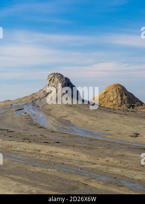 eruzioni di fango e gas nella riserva di vulcanii noriosi, romania, vicino alla contea di buzau berca Foto Stock