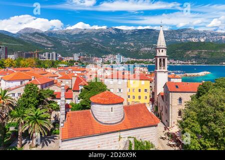 Cittadella e la torre della Chiesa di San Giovanni Battista, Budva vista aerea della città vecchia, Montenegro Foto Stock