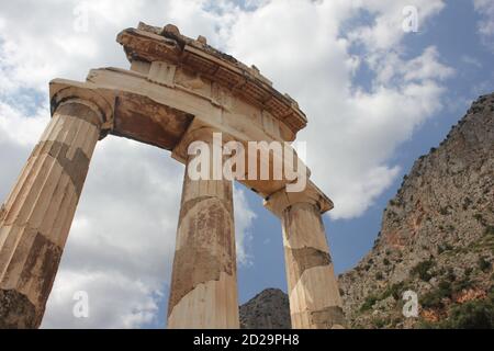 Tholos al sito archeologico di Delphi in Grecia Foto Stock