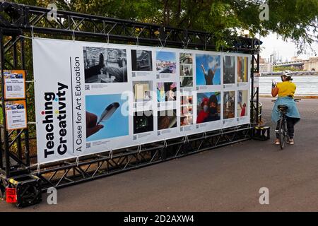 Mostra Photoville nel DUMBO Brooklyn Bridge Park di New York Foto Stock