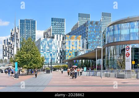 North Greenwich Peninsula moderno skyline sviluppo immobiliare di alta Rise case di appartamenti per uffici e buoni collegamenti di trasporto per la gente di Londra Inghilterra Regno Unito Foto Stock