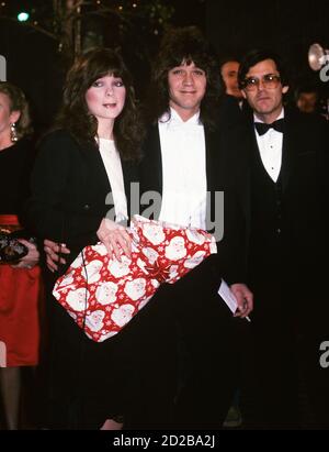 **FILE FOTO** Eddie Van Halen è morto a 65 anni dal cancro. Eddie Van Halen e Valerie Bertinelli raffigurati nel 1981. Credito: Nancy Barr Brandon/MediaPunch Foto Stock