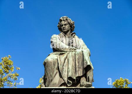 Das Beethoven-Denkmal am Beethovenplatz, Wien, Österreich, Europa | Ludwig van Beethoven Monument on on Beethoven Square, Vienna, Austria, Europe Foto Stock