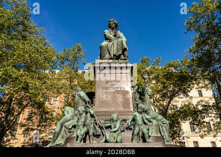 Das Beethoven-Denkmal am Beethovenplatz, Wien, Österreich, Europa | Ludwig van Beethoven Monument on on Beethoven Square, Vienna, Austria, Europe Foto Stock